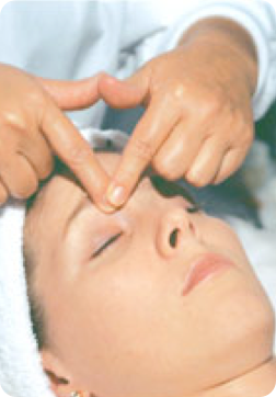Bellanina Facial Massage around the eyes
